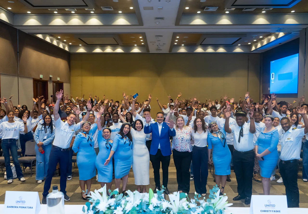 Participantes y equipo de Alliance reunidos en la charla final de 2026